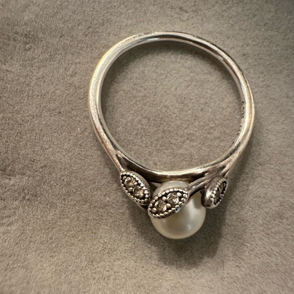 Retired Pandora Luminous Leaves Ring